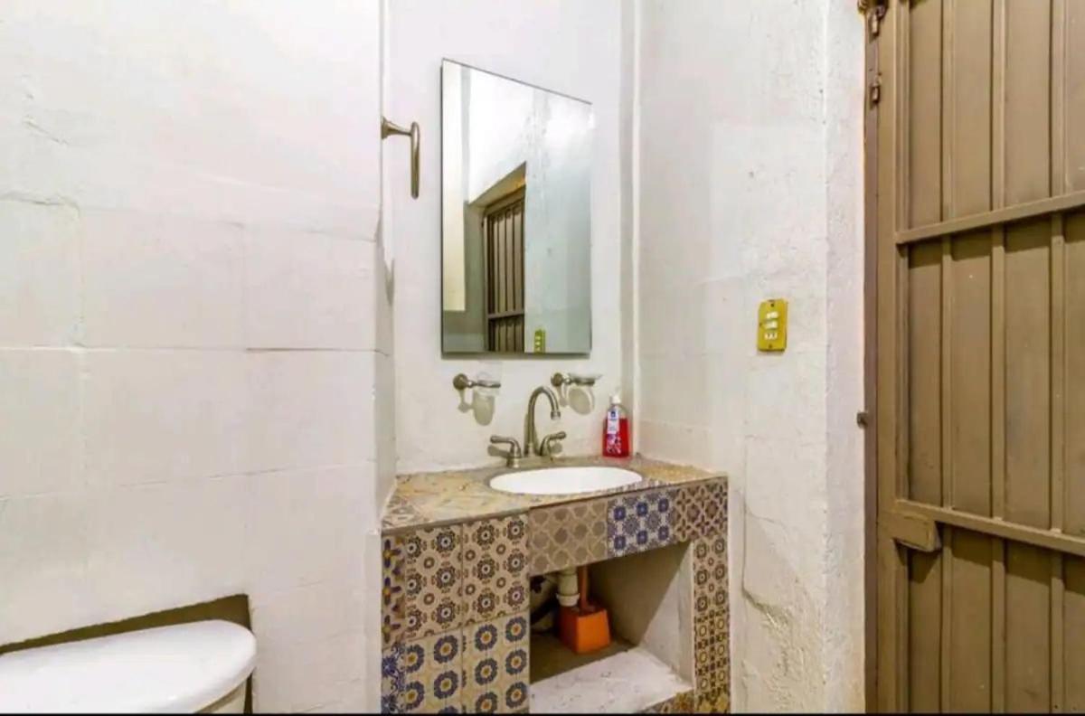 1 Guadalajara Corazon Del Centro Historico Hospedate En Una Casa Antigua En Una Habitacion Sencilla Con Areas Comunes Y Banos Compartidas Exterior foto